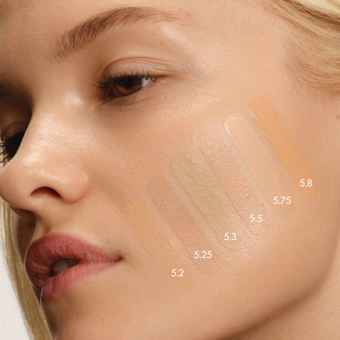 Armani Beauty 
Mini Luminous Silk Natural Glow Blurring Liquid Foundation with 24HR Wear