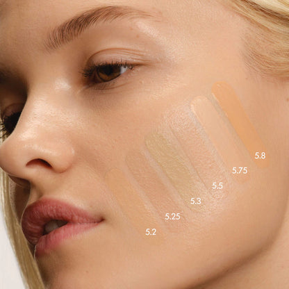 Armani Beauty 
Mini Luminous Silk Natural Glow Blurring Liquid Foundation with 24HR Wear